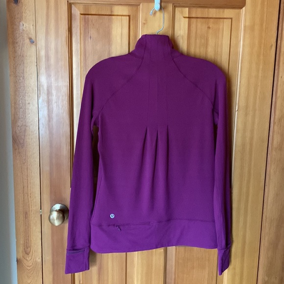 Lululemon Rush Hour 1/2 zip like new size 6 chilled grape top - Picture 2 of 5